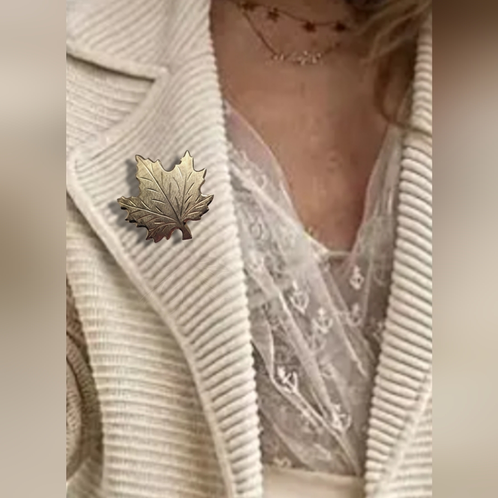 Vintage Mapel Leaf Lapel Pin, Gold Toned